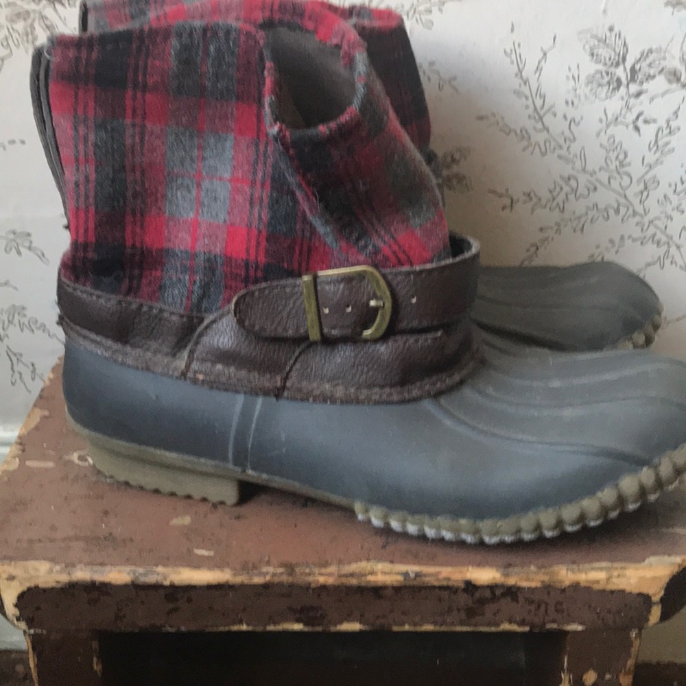 Rain/snow boots from American Eagle 9